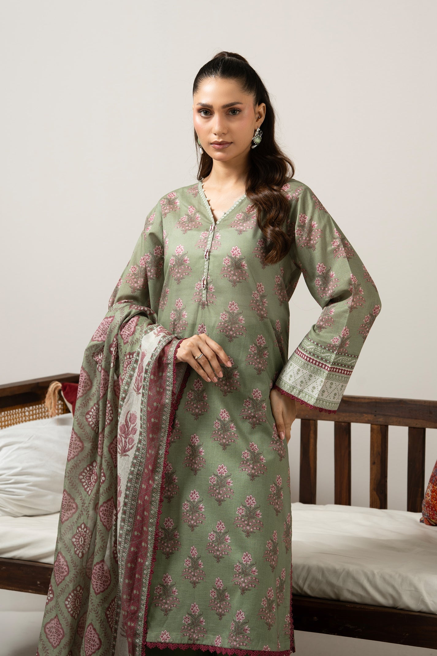 PRINTED LAWN UNSTITCHED 3 PIECE SUIT