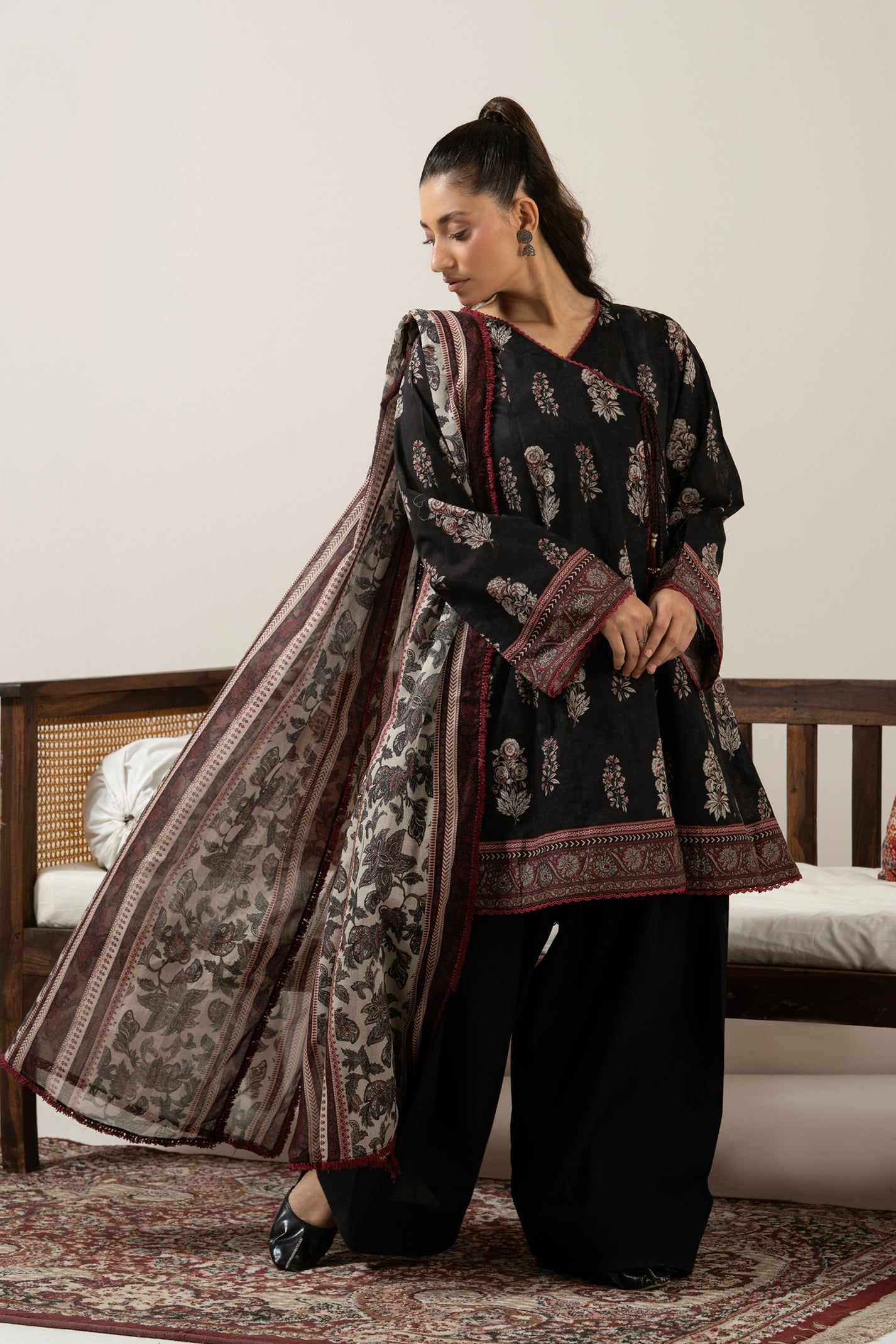 PRINTED LAWN UNSTITCHED 3 PIECE SUIT