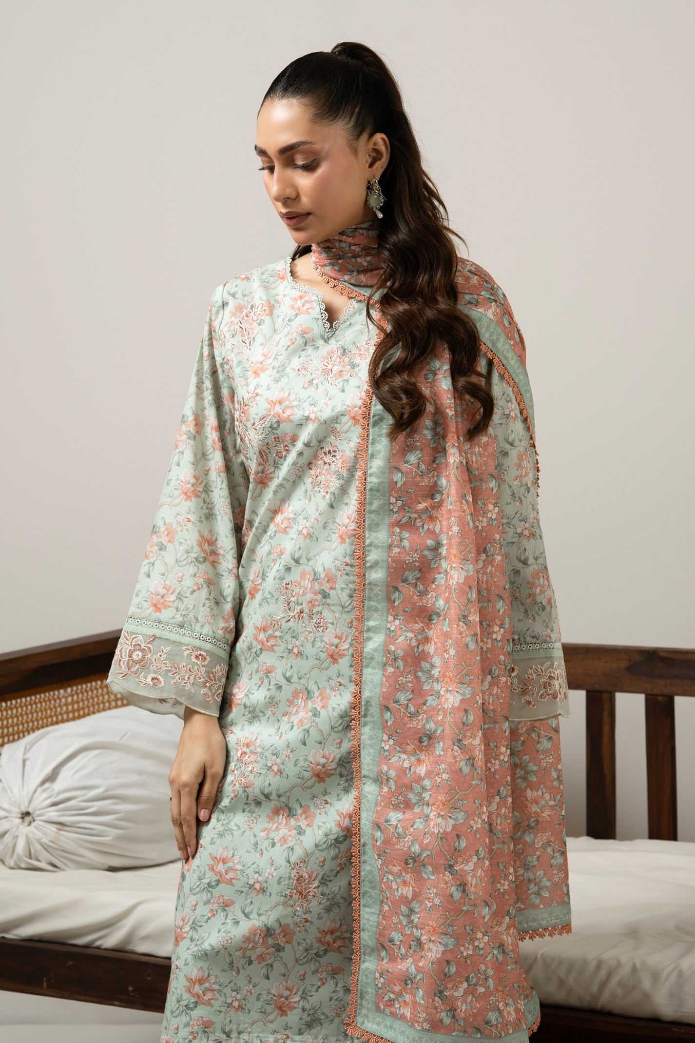 EMBROIDERED LAWN