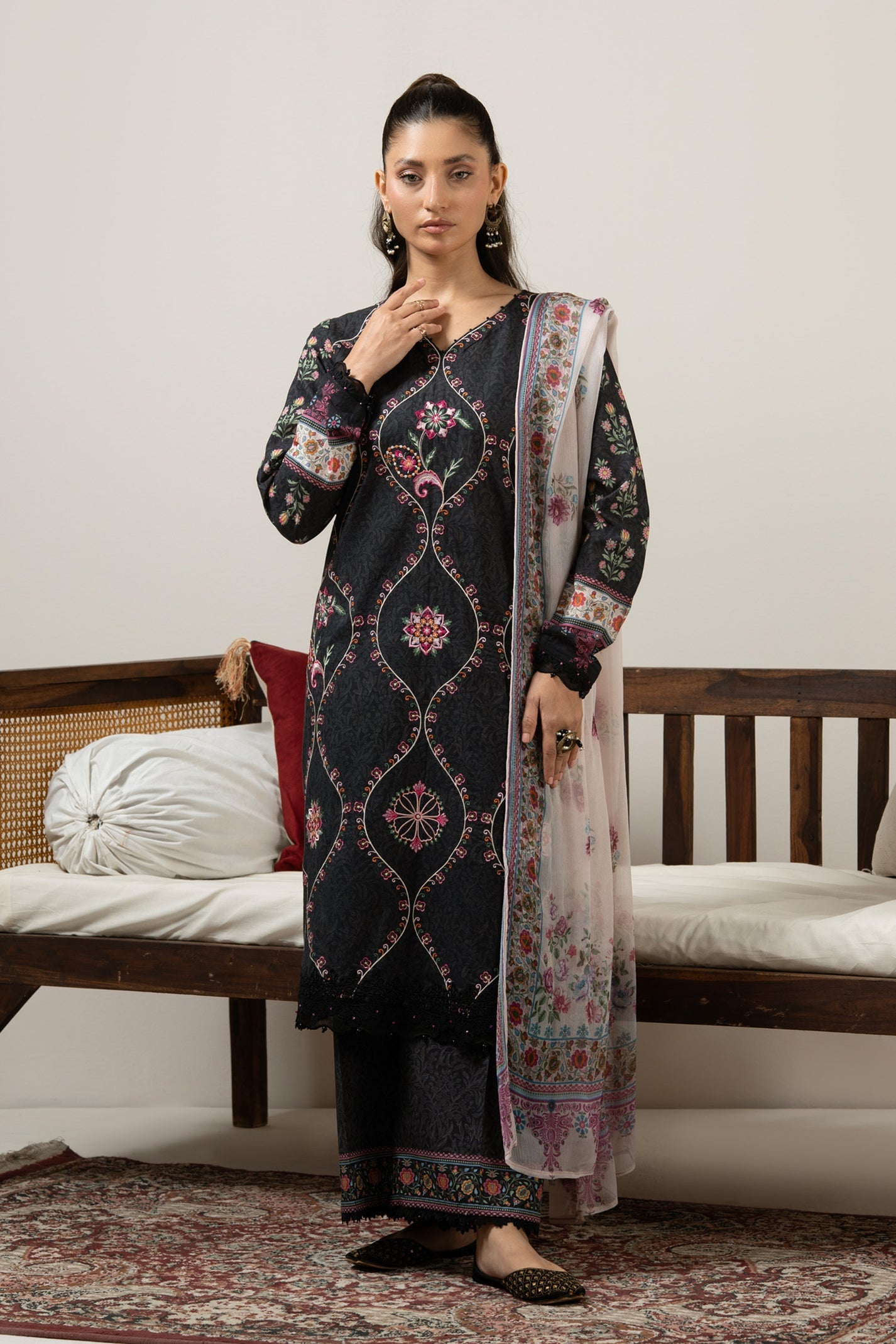 EMBROIDERED LAWN